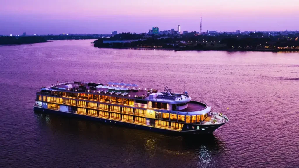 Cruise through Mekong Delta