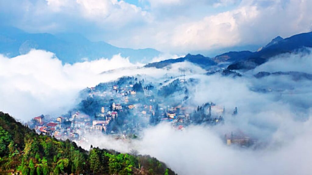 The City in the Mist, Sapa