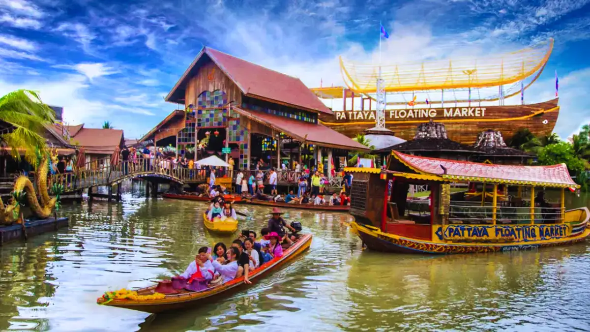 Visit the Floating Market in Pattaya