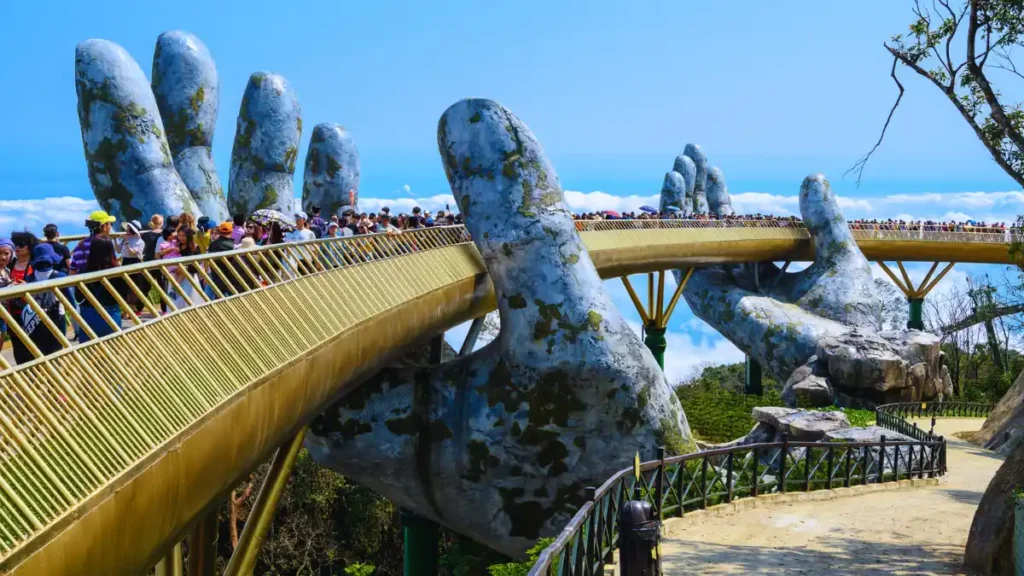 Visiting Golden Hand Bridge in Da Nang