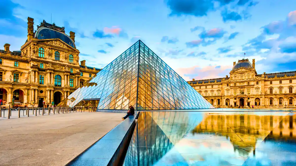 Louvre Museum 