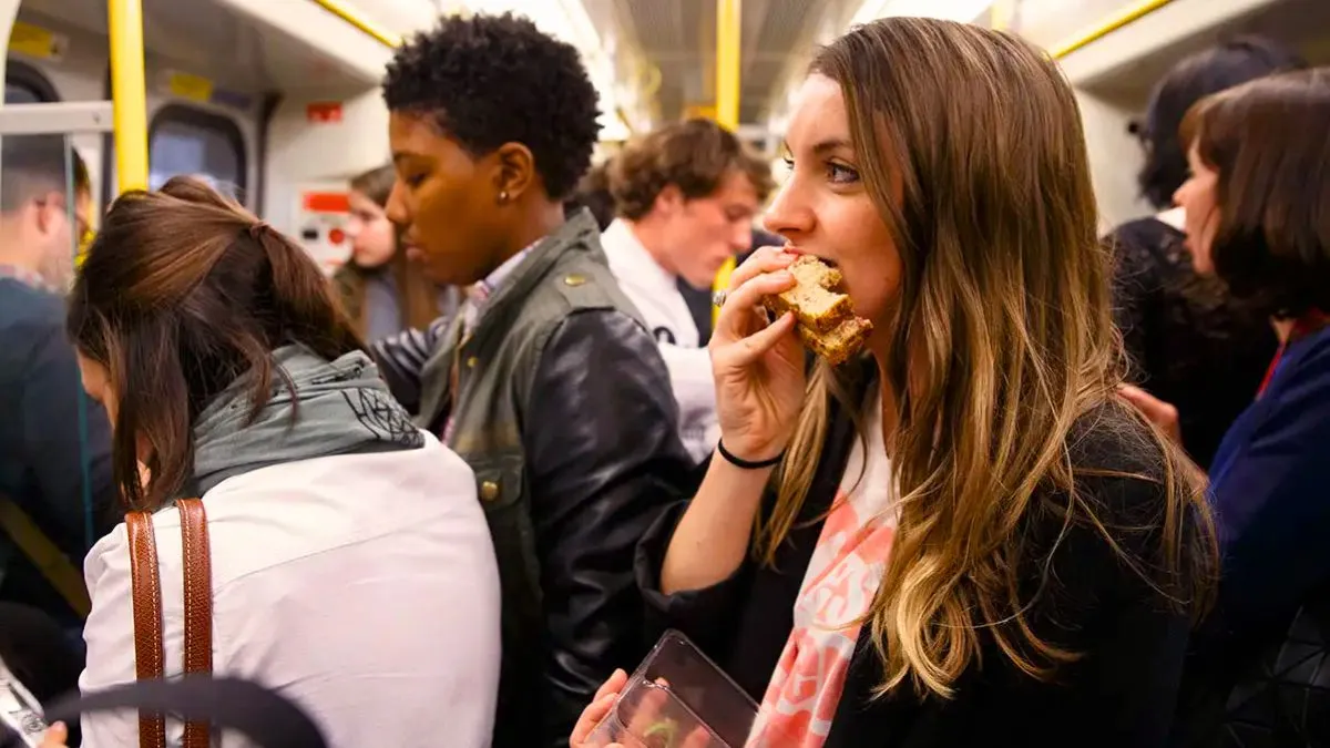 Don't eat or drink on public transport