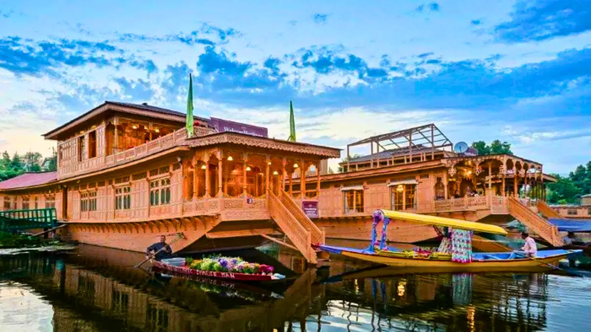 Srinagar Houseboat 