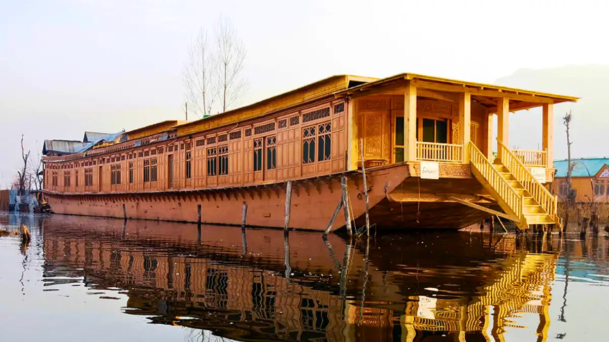 Houseboat Stay