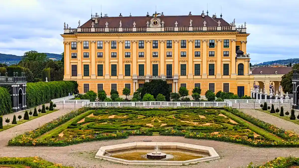 Visit Schonbrunn Palace