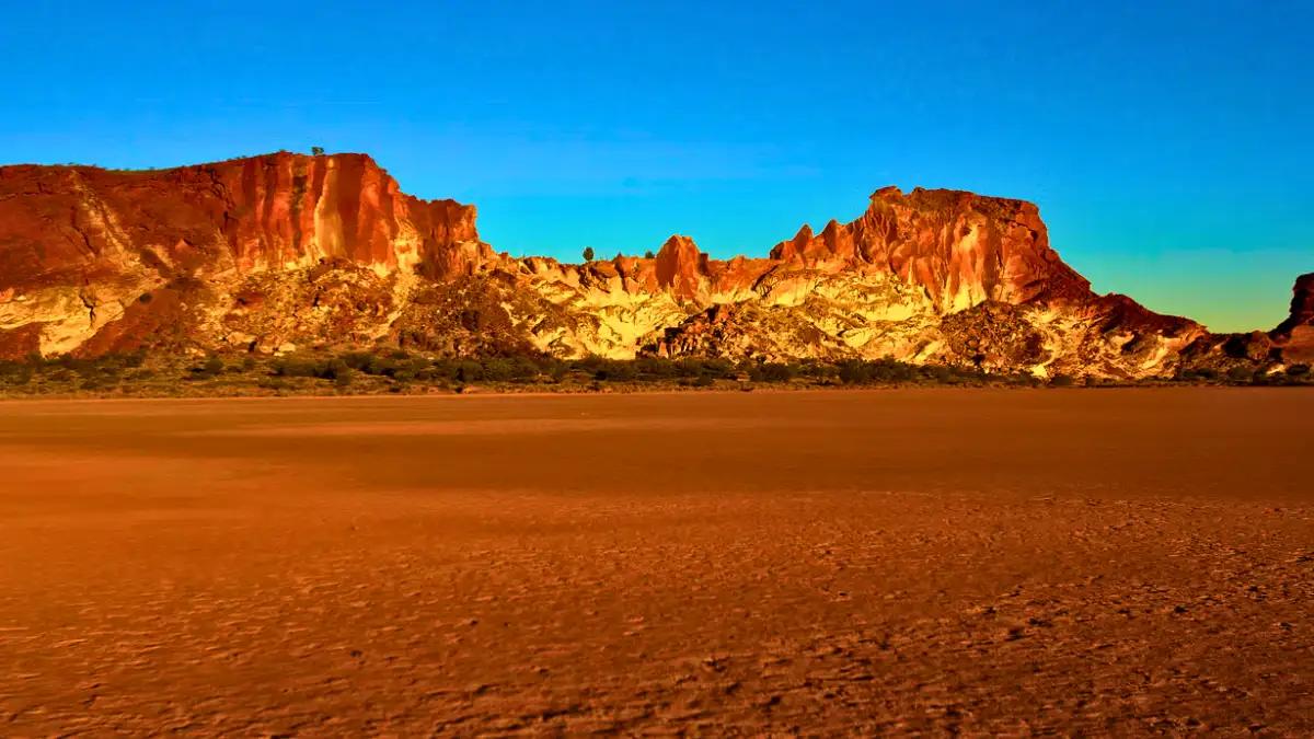 Waterhole hopping at the red desert 