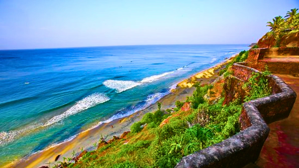 Varkala Beach – Swim In The Arabian Sea