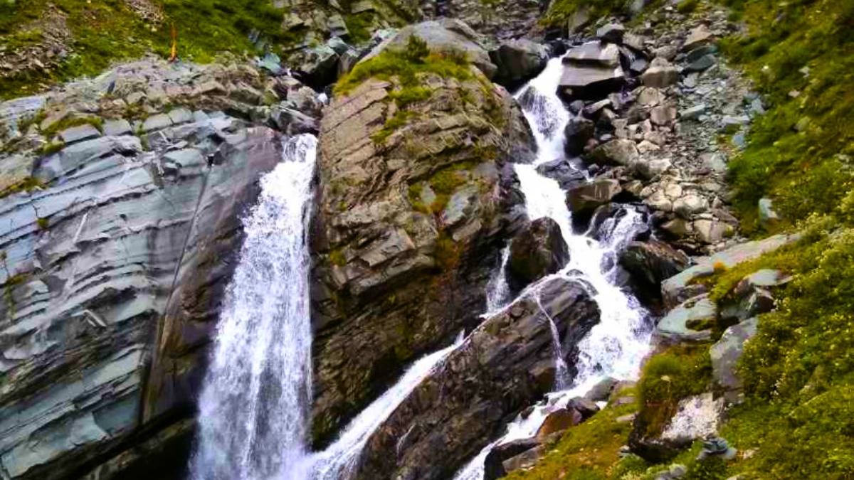 Hadsar Waterfall