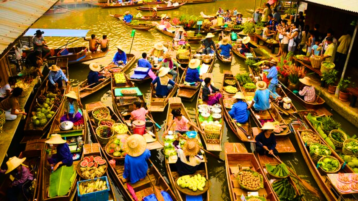 Damnoen Saduak Floating Market