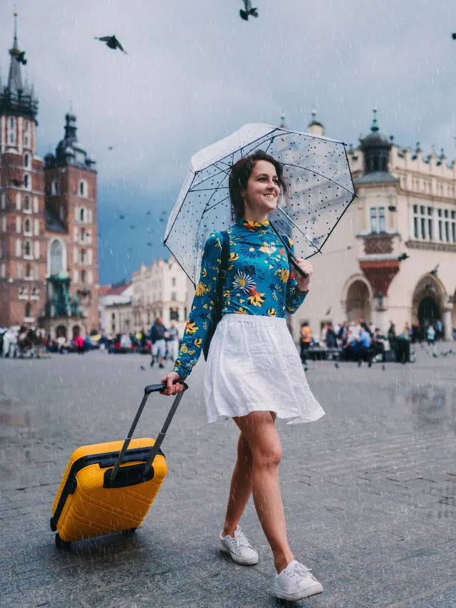 10 Essentials Every Woman Must Carry While Traveling