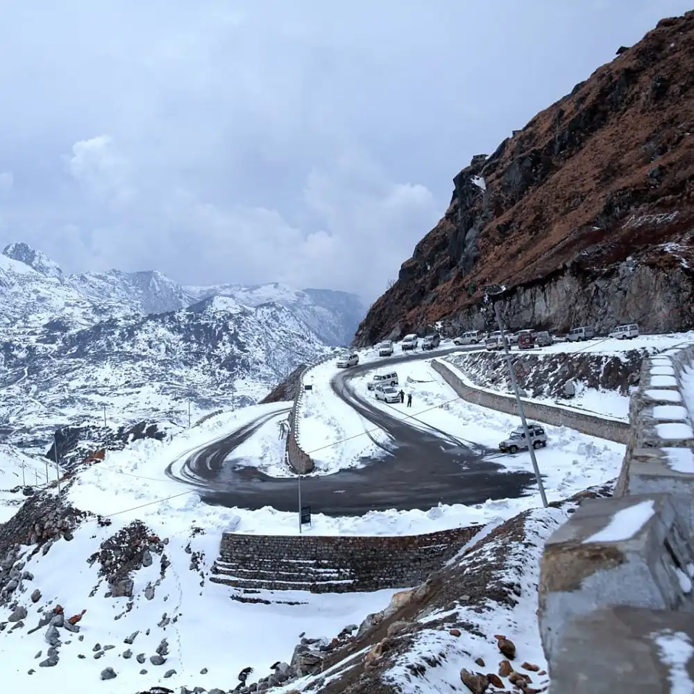 Nathula Pass: Temperature, Weather, Best Time & Permit 3 Nathula Pass Snow in Road