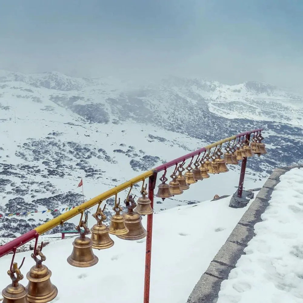Nathula Pass: Temperature, Weather, Best Time & Permit 7 Nathula Pass fully coverd by snow
