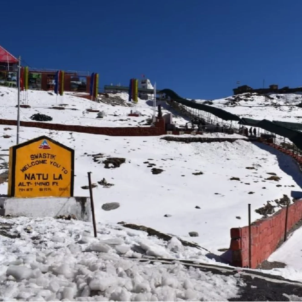 Nathula Pass: Temperature, Weather, Best Time & Permit 4 Nathula Pass with Snow