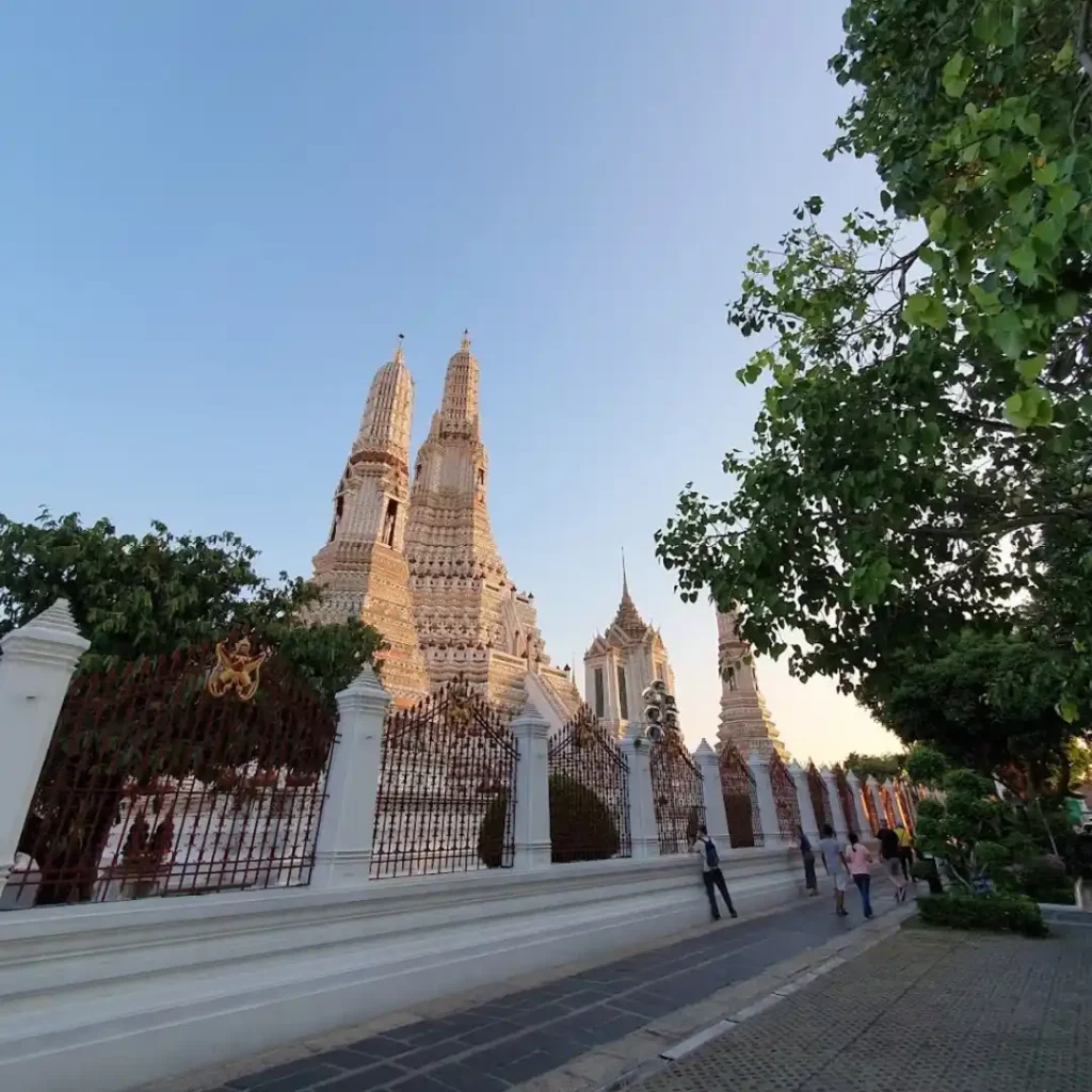 this is the image of Wat Arun temple located in Thailand