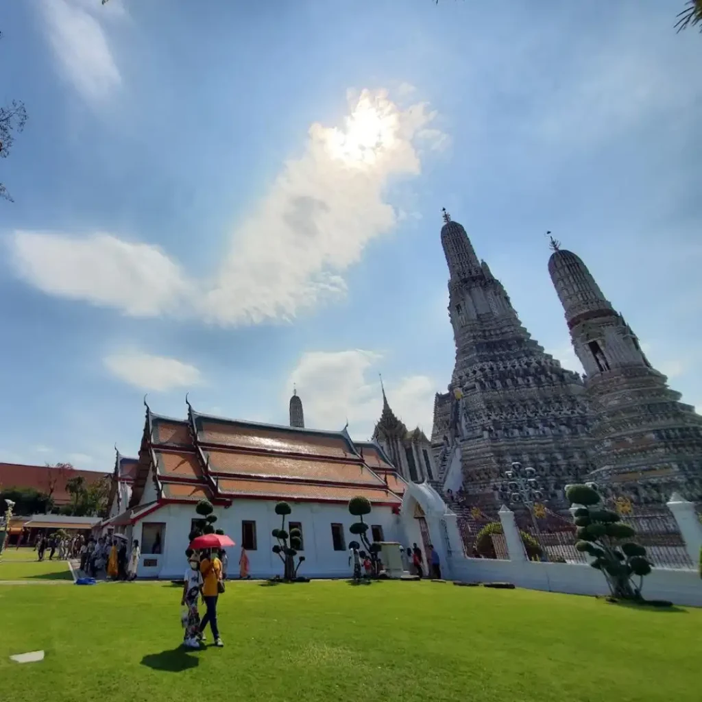 this is the image of Wat Arun temple located in Thailand
