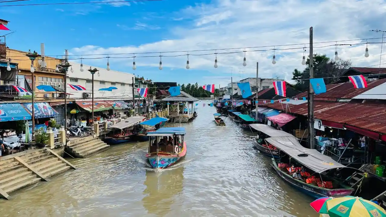 Amphawa Floating Market