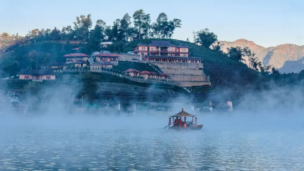 Ban Rak Thai, Chinese Home in Tea Field , Mae Hong Son
