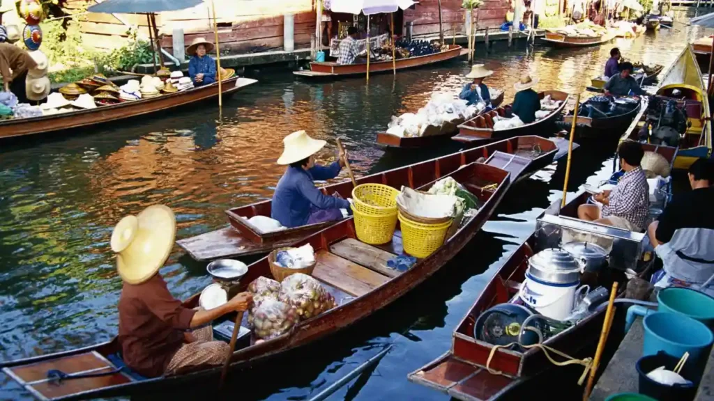 Damnoen Saduak Floating Market in Bangkok, Thailand