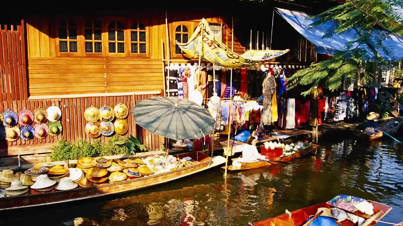 Damnoen Saduak Floating Market