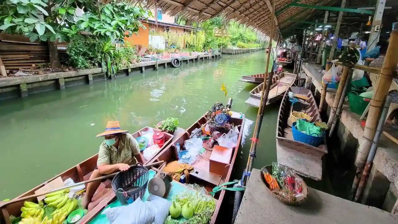 Khlong Lat Mayom Floating Market