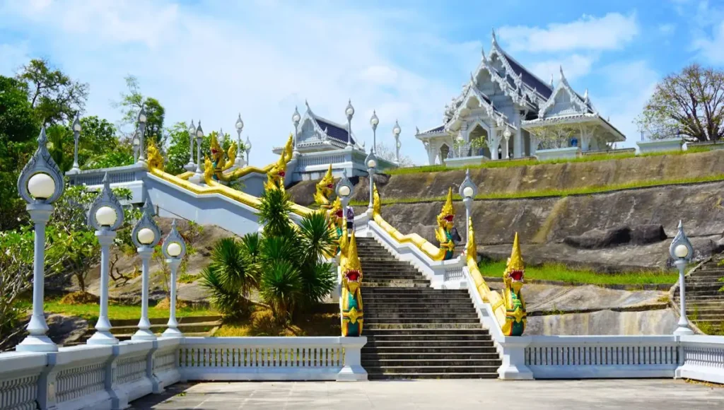 Visit Wat Kaew Korawaram