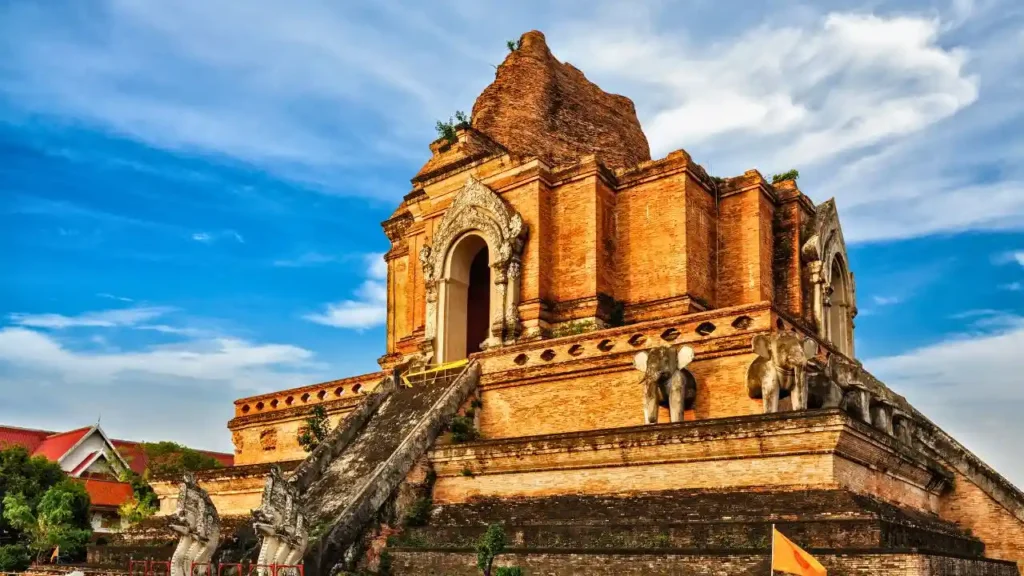 Wat Chedi Luang temple in Chiang Rai