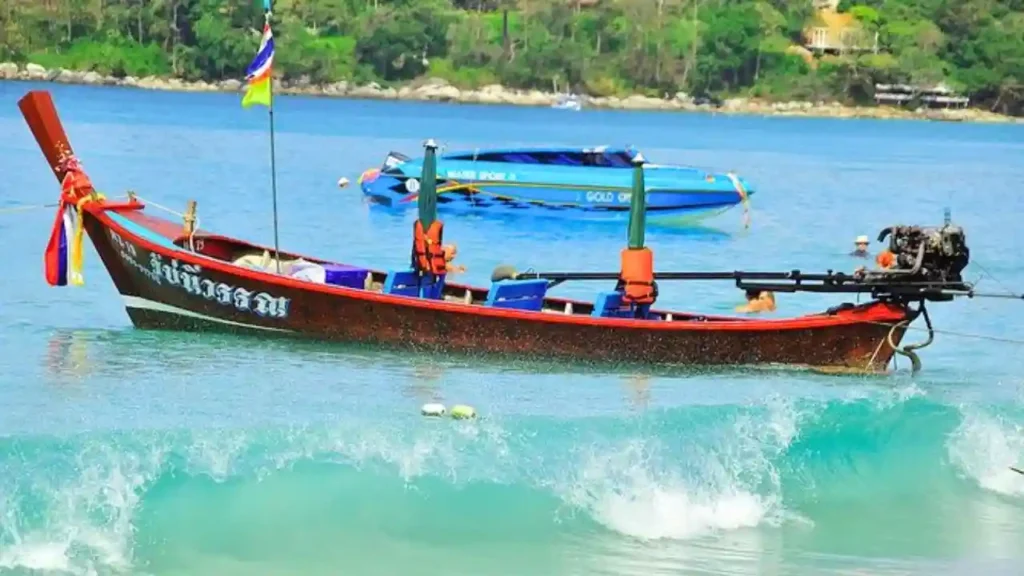 Long tail boat