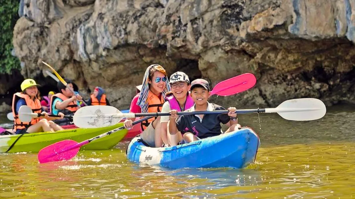 Kayaking in Ao Thalane