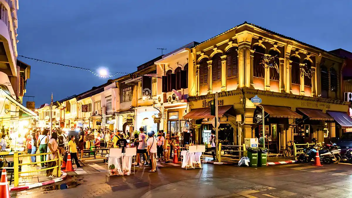 Sunday Walking Street