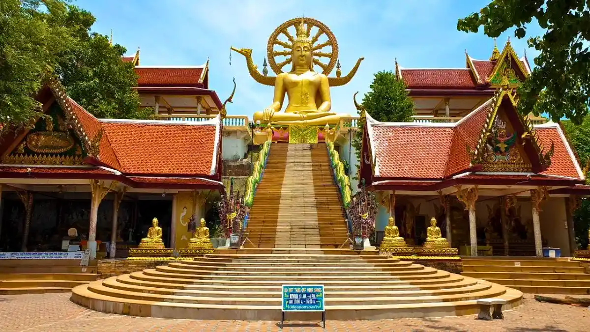 The Big Buddha (Wat Phra Yai)