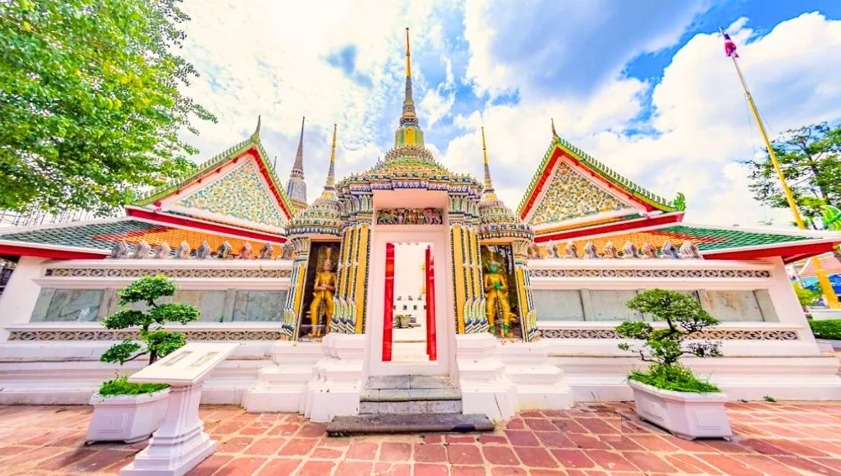 Visit Wat Pho (Temple of the Reclining Buddha)