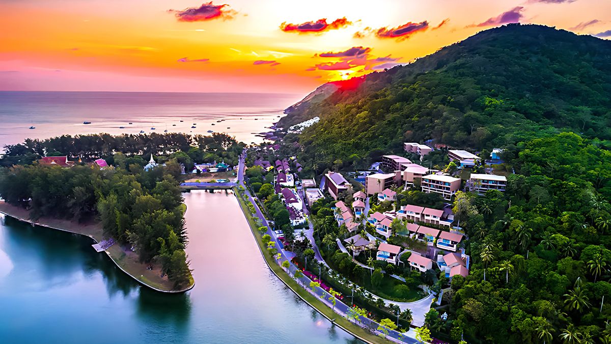 Nai Harn Lake and Beach