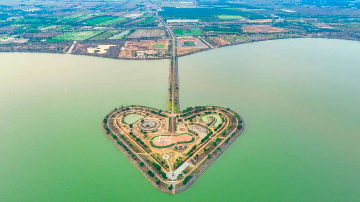 Admire the Heart-Shaped Lake at Thung Thalay Luang