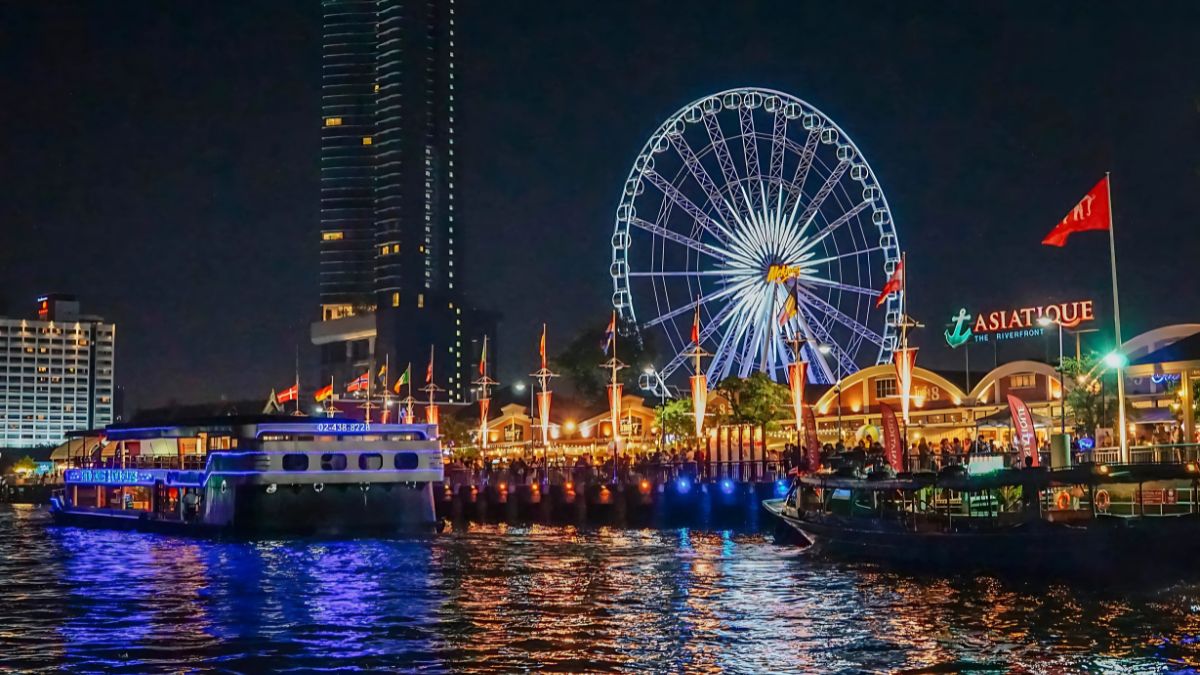 Asiatique Dining with a View