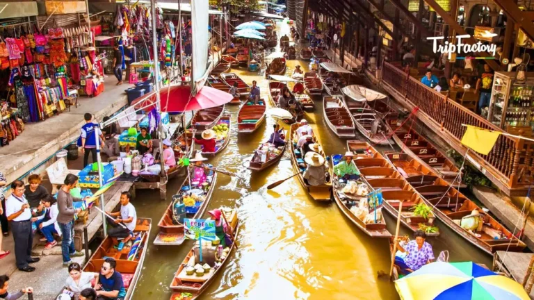 Damnoen Saduak Floating Market