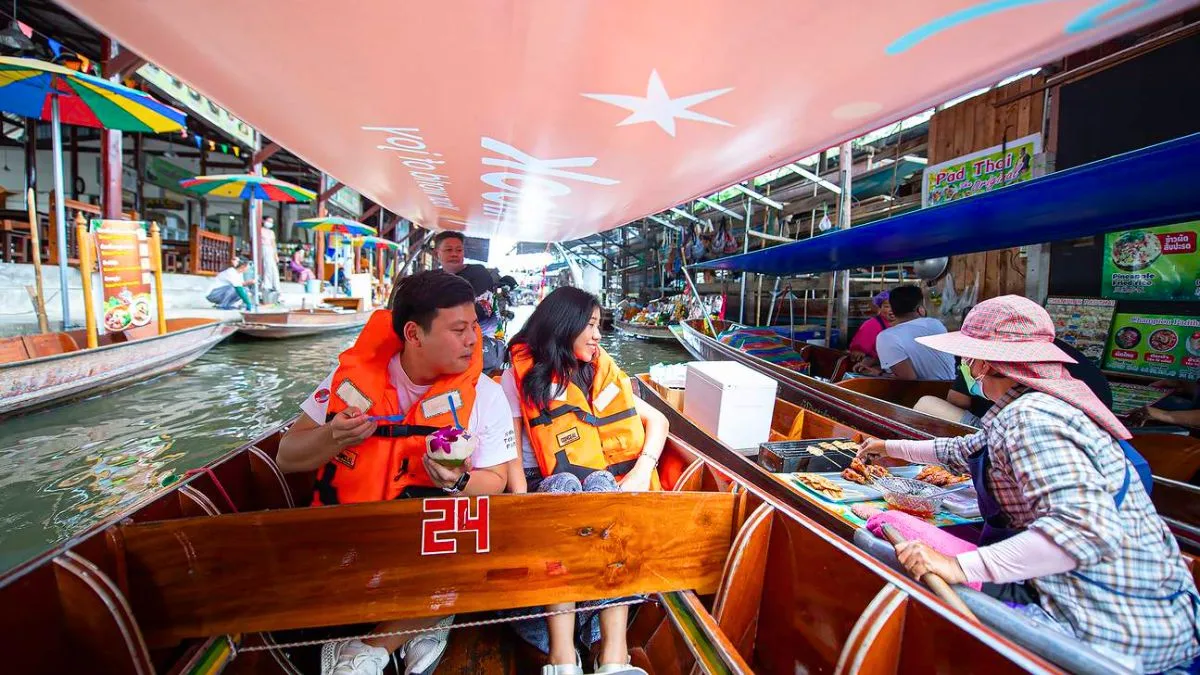 Exploring the Damnoen Saduak Floating Market