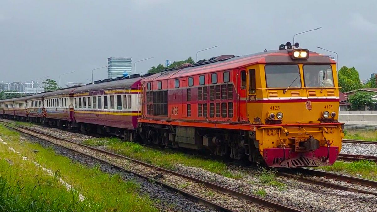 From Bangkok to Phitsanulok by Train