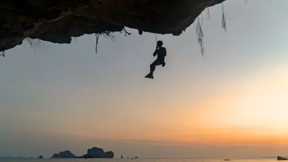 Go Cliff Jumping at Tonsai Tower