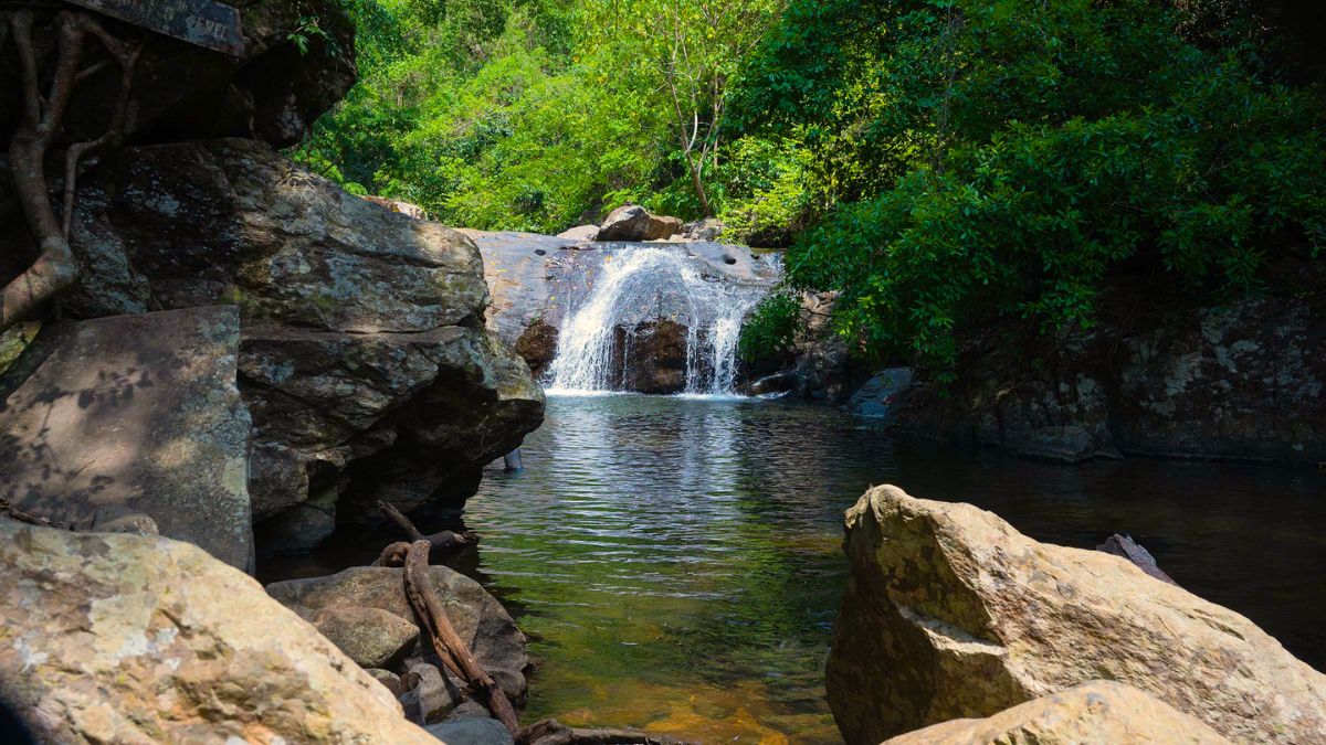 Pala-U Waterfall Trek