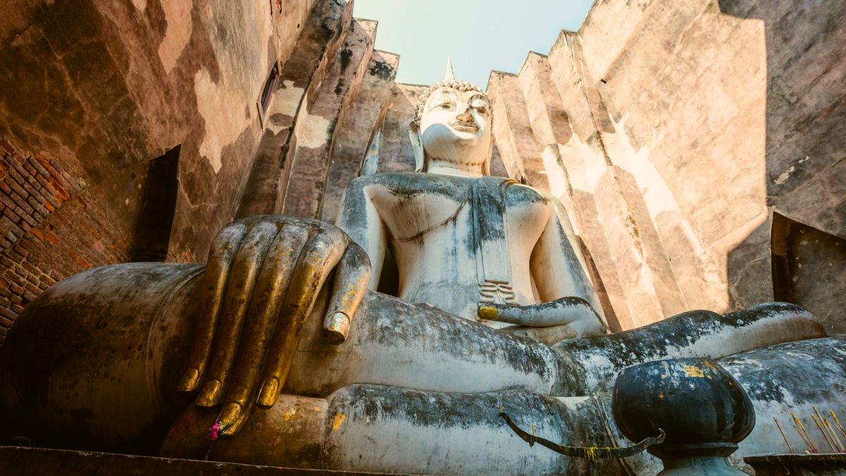 See the Giant Buddha Image at Wat Si Chum