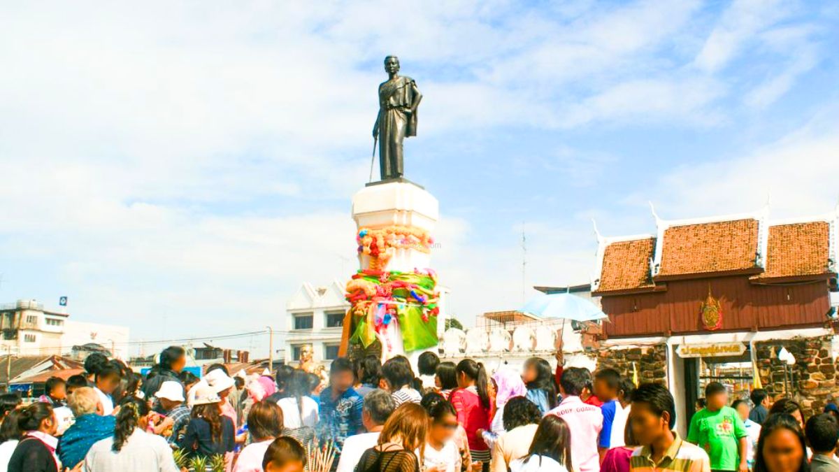 Thao Suranaree (Ya Mo) Monument