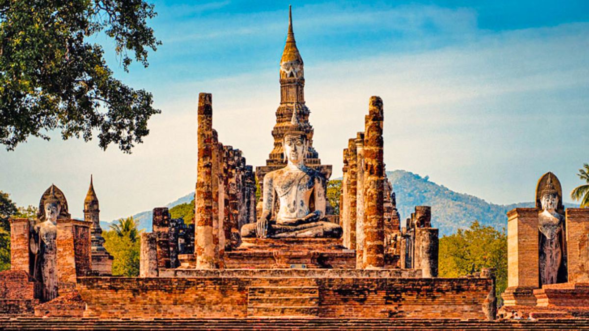 Visit Wat Traphang Ngoen