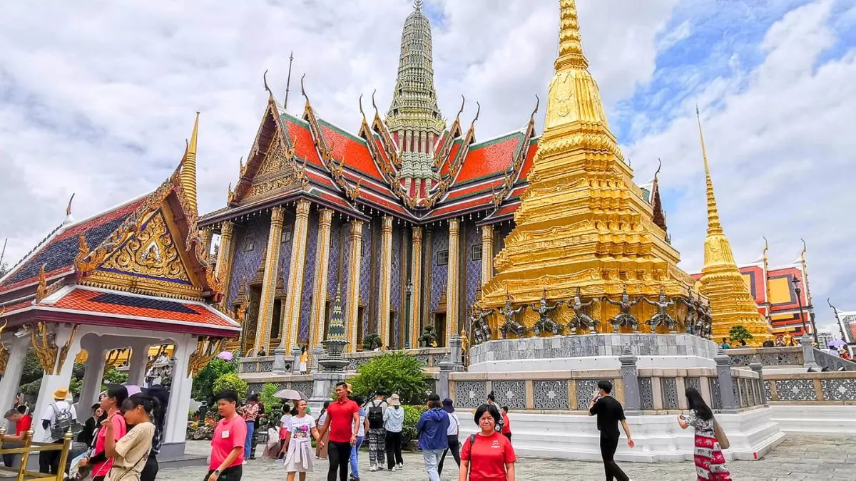 Best time to visit Grand Palace