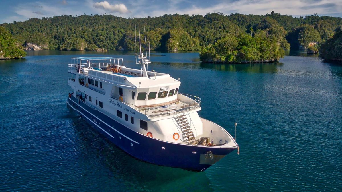 liveaboard diving phuket